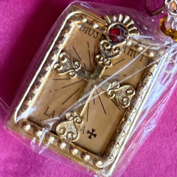 Gold Religious Keychain - Picture 2 of 4